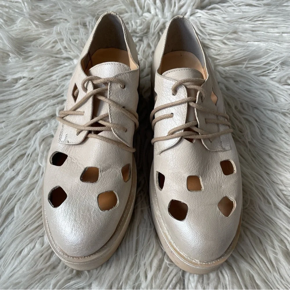 PAPUCEI Camelia Beige Laser Cut Leather Lace Up Platform Flatforms NWT Size 38